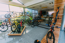 Kolesarski center Špan združuje trgovino in servis koles različnih blagovnih znamk. 